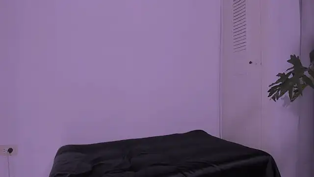 Snapshot of Miiafoxxx chatting on October 19, 2025, 2:36 am Miiafoxxx online show from October 19, 2025, 2:36 am