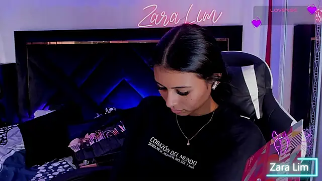 ZaraLim online show from October 30, 2025, 9:44 pm