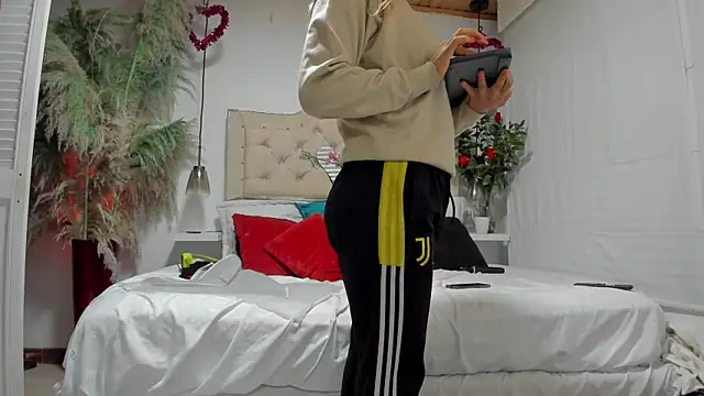 Snapshot of Samanthahavery44 chatting on October 15, 2025, 4:00 am Samanthahavery44 online show from October 15, 2025, 4:00 am