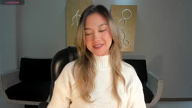 Snapshot of RebeccaHudson chatting on October 23, 2025, 10:58 am RebeccaHudson online show from October 23, 2025, 10:58 am