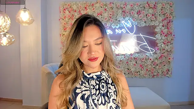 Snapshot of RebeccaHudson chatting on October 13, 2025, 6:53 pm RebeccaHudson online show from October 13, 2025, 6:53 pm