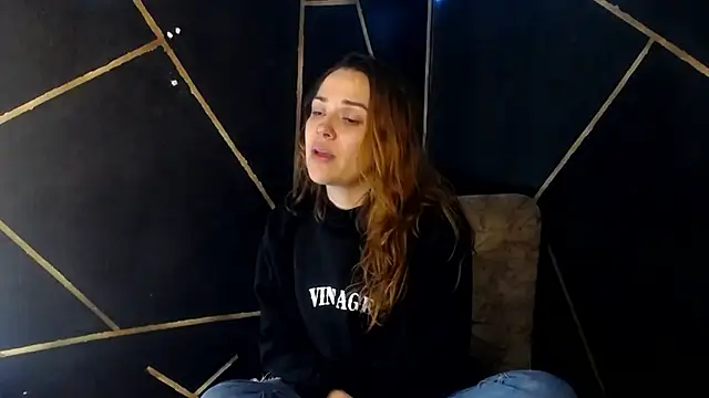 camilawm19 online show from April 9, 2026, 12:00 pm