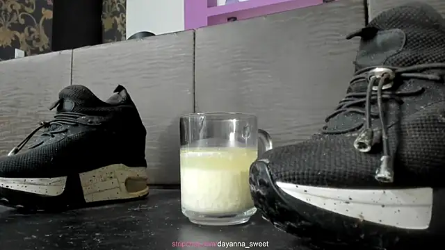 Snapshot of dayanna_sweet chatting on December 16, 2025, 6:06 am dayanna sweet online show from December 16, 2025, 6:06 am