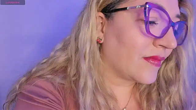 Naty Mature  online show from March 2, 2026, 6:26 pm