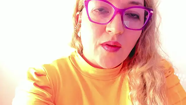 Naty Mature  online show from October 17, 2025, 9:34 am