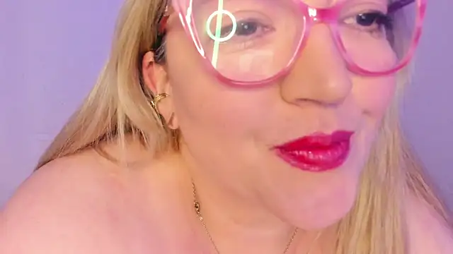 Naty Mature  online show from November 15, 2025, 7:40 pm