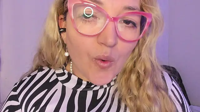 Naty Mature  online show from November 26, 2025, 8:31 pm