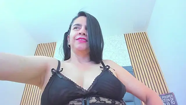 candela collinss online show from January 14, 2025, 1:28 pm