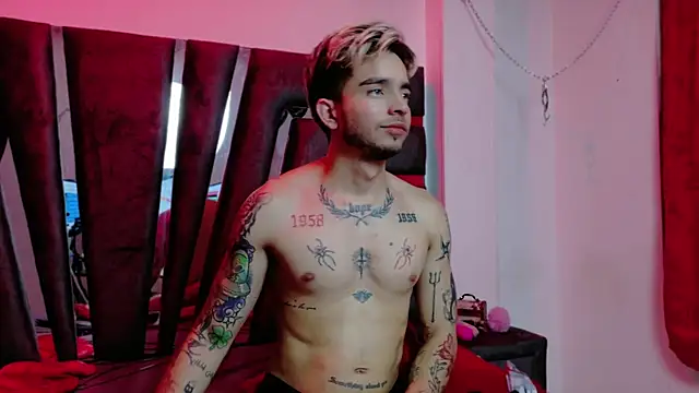 AliceandMax online show from March 18, 2025, 4:39 pm