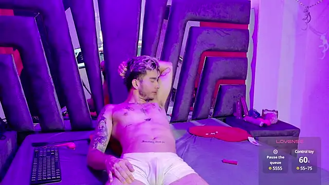 AliceandMax online show from March 21, 2025, 6:29 pm