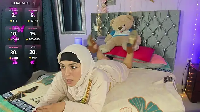 AliaAsad online show from November 6, 2025, 12:53 pm