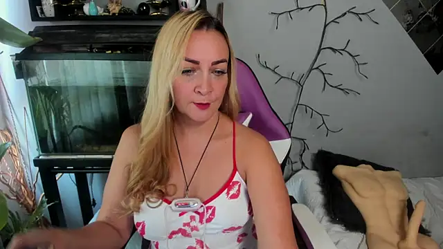 Snapshot of karen_mature69 chatting on September 14, 2025, 1:00 pm karen mature69 online show from September 14, 2025, 1:00 pm