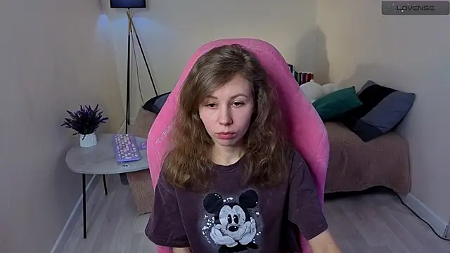 Snapshot of Lill_Mary chatting on February 19, 2025, 6:00 am Lill Mary online show from February 19, 2025, 6:00 am