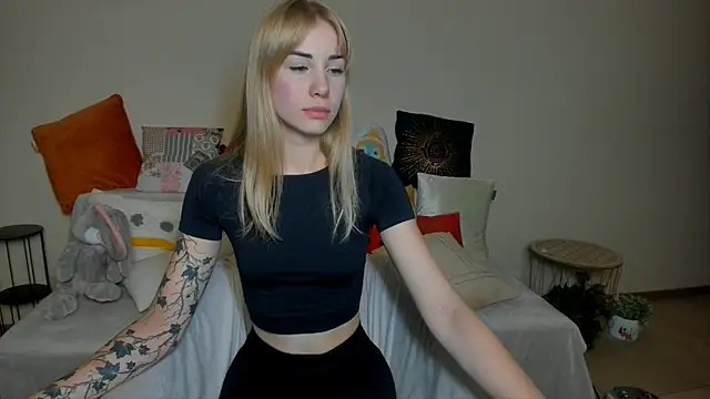 Snapshot of LunaBelli chatting on September 13, 2025, 8:09 pm LunaBelli online show from September 13, 2025, 8:09 pm