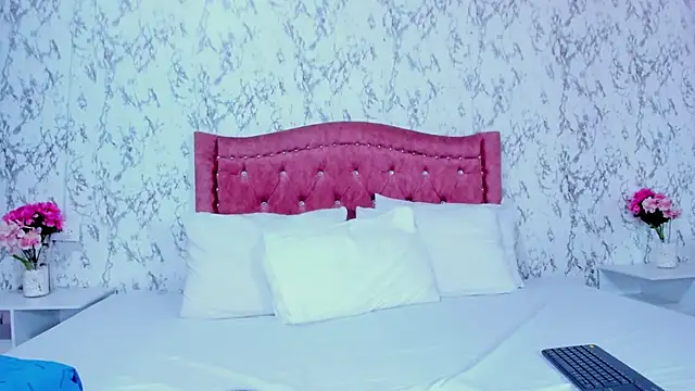 Mia Malkovaa  online show from October 28, 2025, 4:50 pm