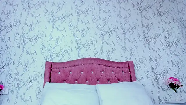 Mia Malkovaa  online show from November 15, 2025, 4:33 pm