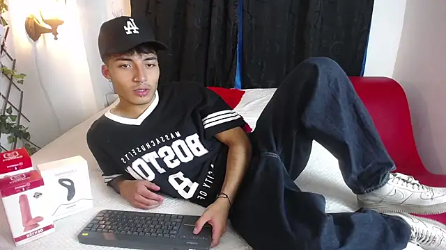 Snapshot of dylan_fun18 chatting on February 6, 2025, 6:24 pm dylan fun18 online show from February 6, 2025, 6:24 pm