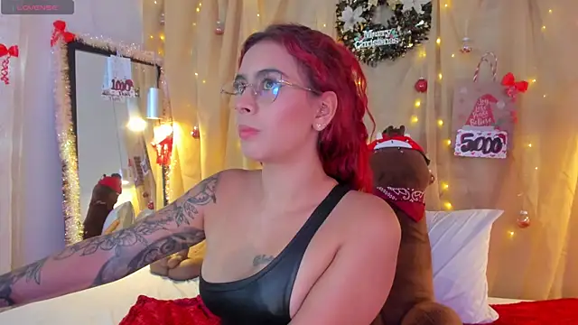 Snapshot of Sophiee_Hill chatting on November 26, 2025, 4:51 pm Sophiee Hill online show from November 26, 2025, 4:51 pm