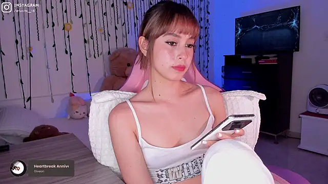 Snapshot of alice_guerin_ chatting on January 12, 2025, 5:34 am alice guerin online show from January 12, 2025, 5:34 am