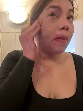 WhiteWomen online show from September 28, 2025, 7:10 pm