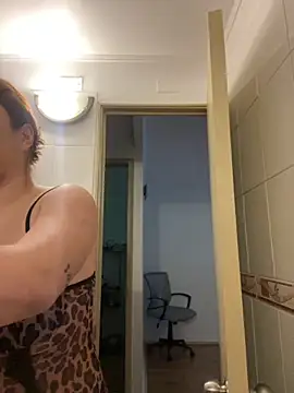 WhiteWomen online show from October 14, 2025, 11:47 pm