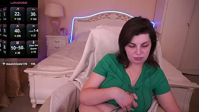 MirandaWong online show from February 2, 2025, 9:18 am