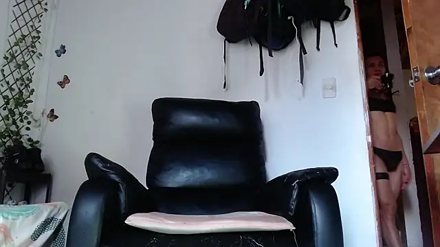 calioppe01 online show from November 9, 2025, 1:15 pm