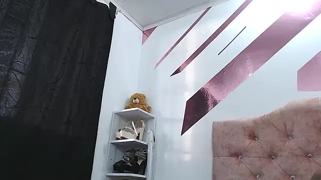 Kitten Hot  online show from September 12, 2025, 10:09 pm