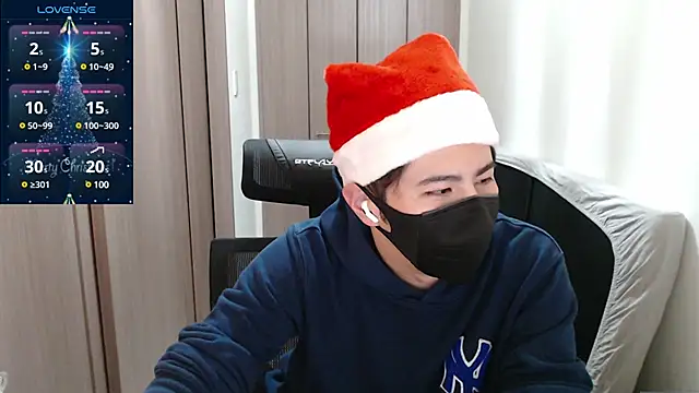 Snapshot of ryota_kkk chatting on December 24, 2024, 12:33 pm ryota kkk online show from December 24, 2024, 12:33 pm