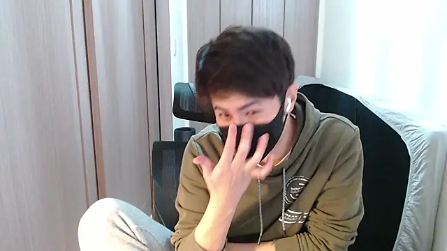 Snapshot of ryota_kkk chatting on January 15, 2025, 12:04 pm ryota kkk online show from January 15, 2025, 12:04 pm