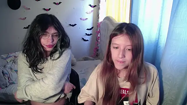 Snapshot of BRIAR_AND_BLAIR chatting on September 10, 2025, 4:28 pm BRIAR AND BLAIR online show from September 10, 2025, 4:28 pm