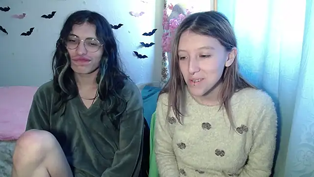 Snapshot of BRIAR_AND_BLAIR chatting on October 17, 2025, 4:20 pm BRIAR AND BLAIR online show from October 17, 2025, 4:20 pm