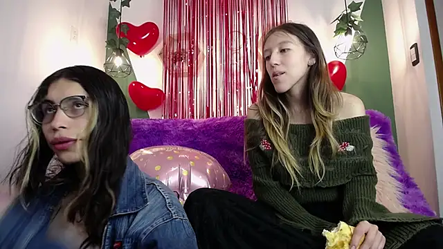 Snapshot of BRIAR_AND_BLAIR chatting on February 19, 2025, 2:33 pm BRIAR AND BLAIR online show from February 19, 2025, 2:33 pm
