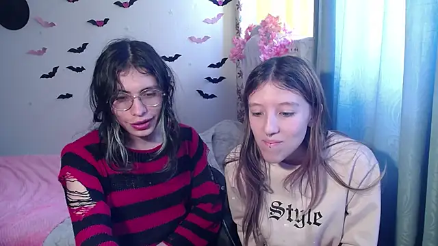 Snapshot of BRIAR_AND_BLAIR chatting on September 19, 2025, 5:06 pm BRIAR AND BLAIR online show from September 19, 2025, 5:06 pm
