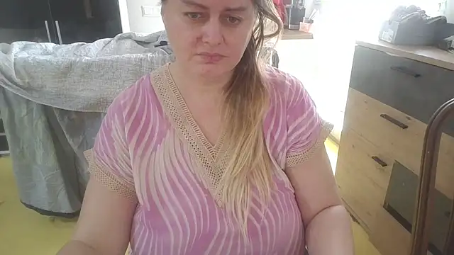 Meliss Official9 online show from February 7, 2026, 9:06 am