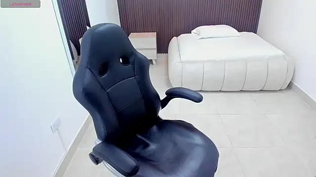 Snapshot of MAGNOLEROY chatting on March 20, 2026, 1:45 pm MAGNOLEROY online show from March 20, 2026, 1:45 pm