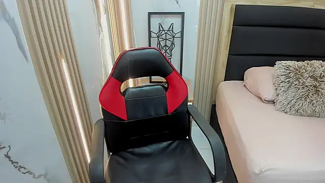 Snapshot of MAGNOLEROY chatting on April 8, 2026, 12:50 pm MAGNOLEROY online show from April 8, 2026, 12:50 pm