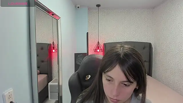 MAGNOLEROY online show from November 13, 2025, 1:04 pm