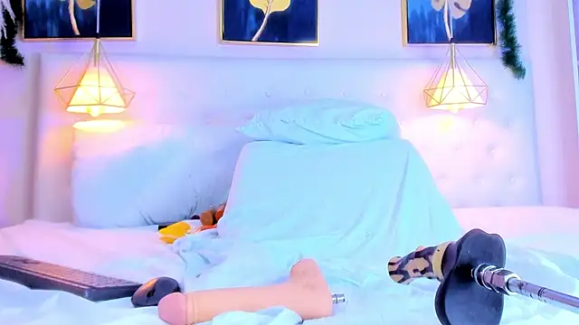 mirandha  online show from December 15, 2024, 4:37 pm