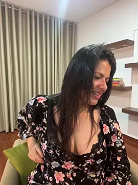 Snapshot of Alice_Biel chatting on March 1, 2025, 1:32 am Alice Biel online show from March 1, 2025, 1:32 am