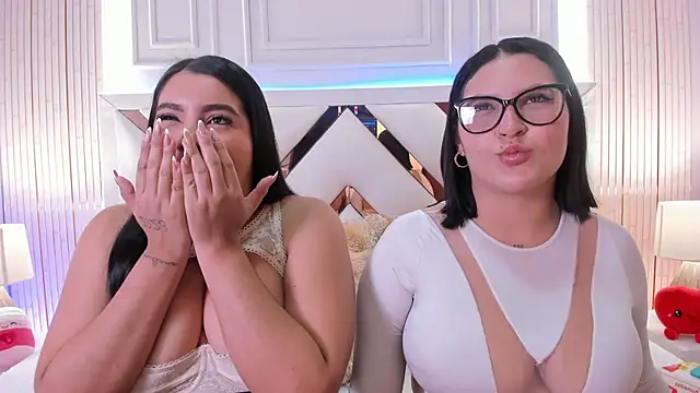 Snapshot of madeleine2112 chatting on April 8, 2026, 4:03 am madeleine2112 online show from April 8, 2026, 4:03 am