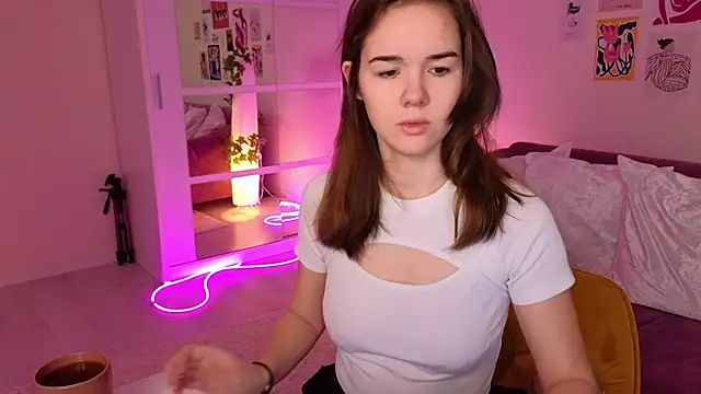 LindaRobertz online show from March 4, 2025, 6:04 am