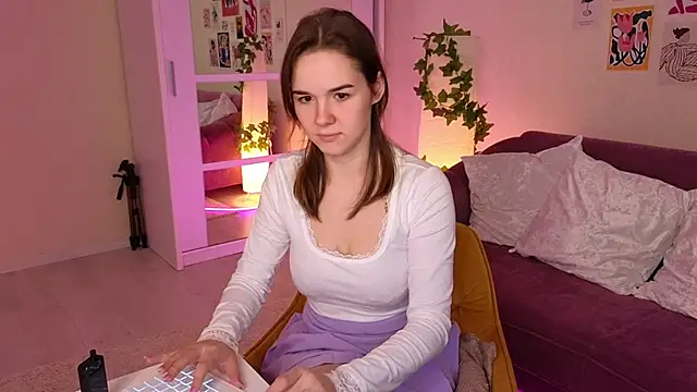 LindaRobertz online show from March 7, 2025, 12:12 pm