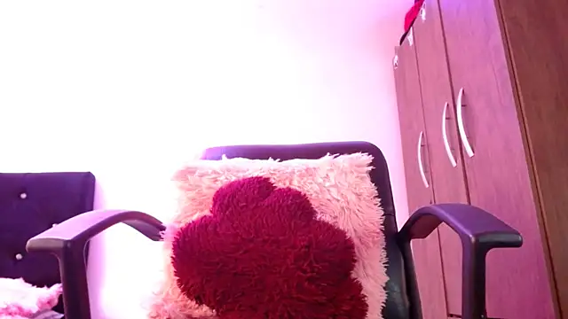 Snapshot of Miia-fox chatting on January 22, 2025, 3:18 pm Miia-fox online show from January 22, 2025, 3:18 pm