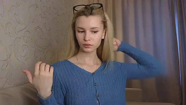 Snapshot of elsa_limerence chatting on March 4, 2026, 4:20 am elsa limerence online show from March 4, 2026, 4:20 am