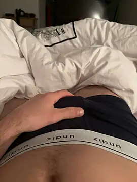 Snapshot of val6910 chatting on December 29, 2024, 9:52 pm val6910 online show from December 29, 2024, 9:52 pm