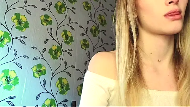 Snapshot of Evvie_Summn1 chatting on May 25, 2026, 2:16 pm Evvie Summn1 online show from May 25, 2026, 2:16 pm