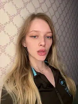 Snapshot of Evvie_Summn1 chatting on April 26, 2026, 2:36 pm Evvie Summn1 online show from April 26, 2026, 2:36 pm
