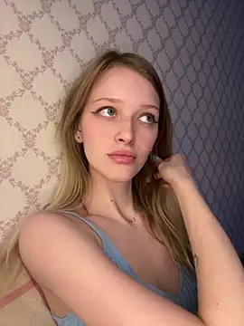 Snapshot of Evvie_Summn1 chatting on April 25, 2026, 2:36 pm Evvie Summn1 online show from April 25, 2026, 2:36 pm