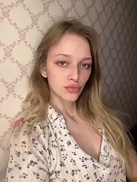 Snapshot of Evvie_Summn1 chatting on April 17, 2026, 3:04 pm Evvie Summn1 online show from April 17, 2026, 3:04 pm